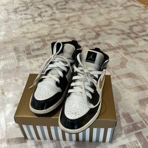 Air Jordan 1 Mid Patent PS 'Black Gold'